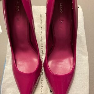 Beautiful dark pink patent size 8 Aldo heels